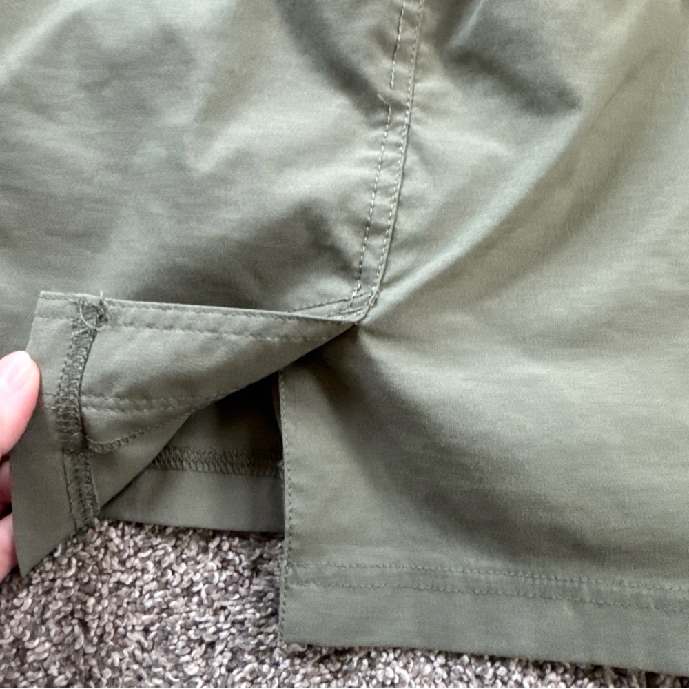 Duluth Trading Co Olive Green Utility Skort with Side Zip Pocket Womens Size 8 - Picture 8 of 11